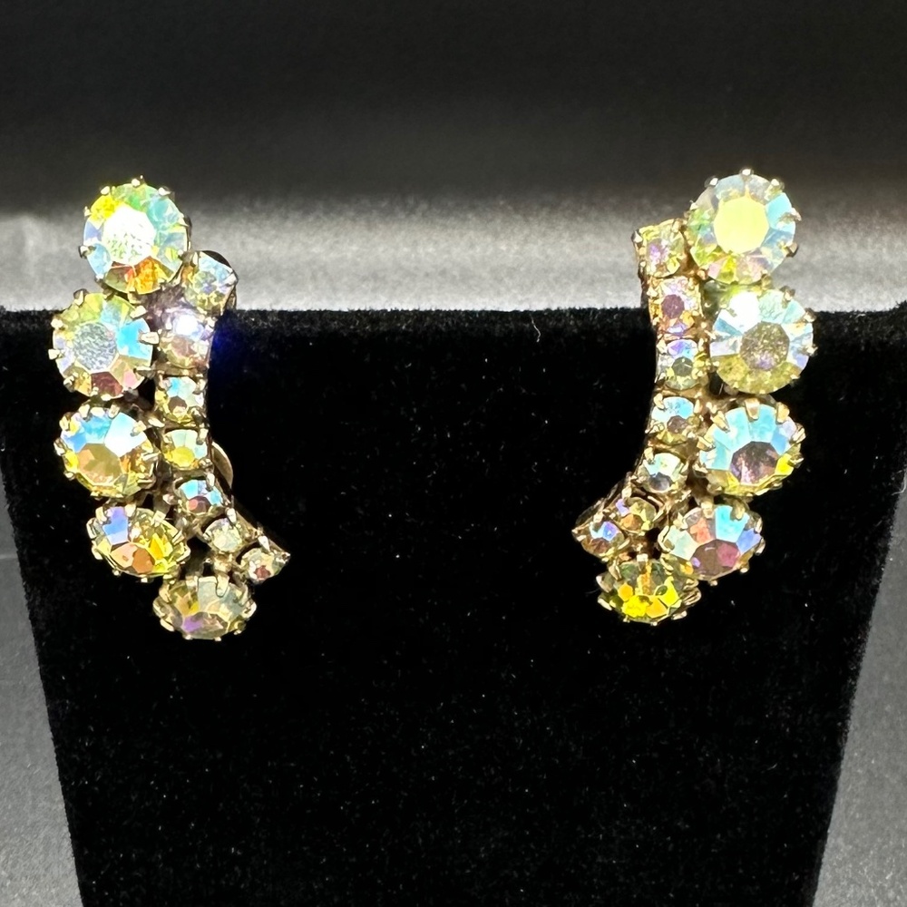 Vintage Weiss Aurora Borealis Rhinestone Clip Earrings